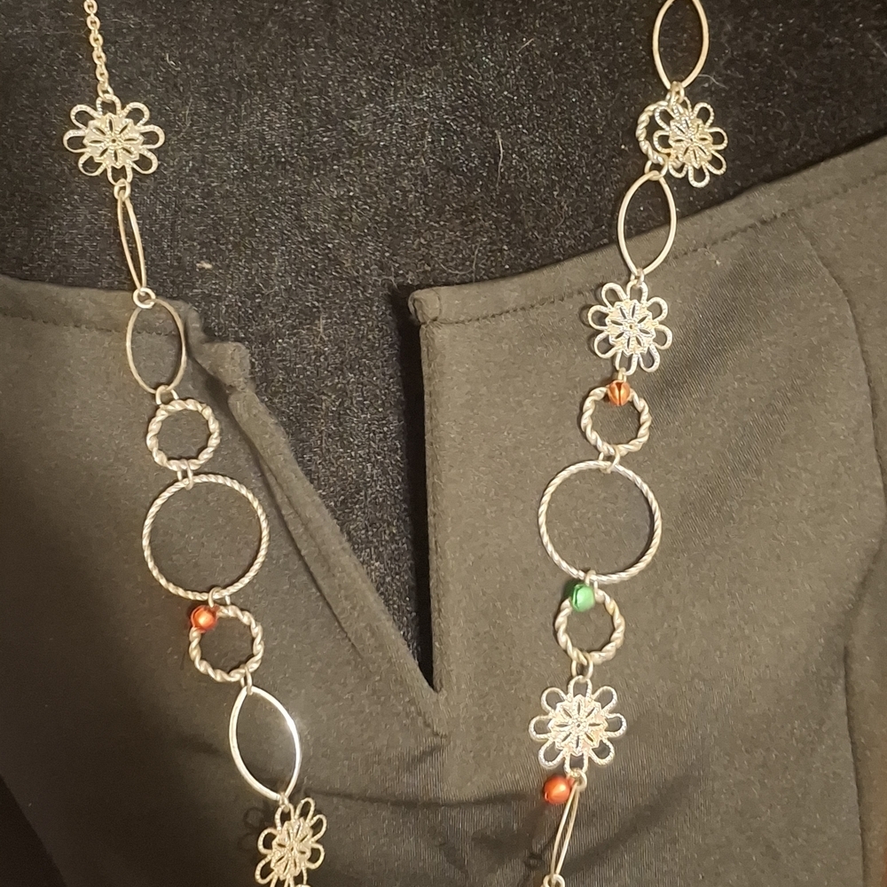 Elegant Gold Floral Necklace